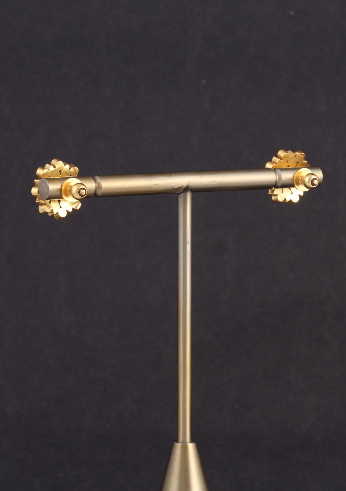 Gorgeous Floral Pattern Designer Jadau Kundan Stud Earrings