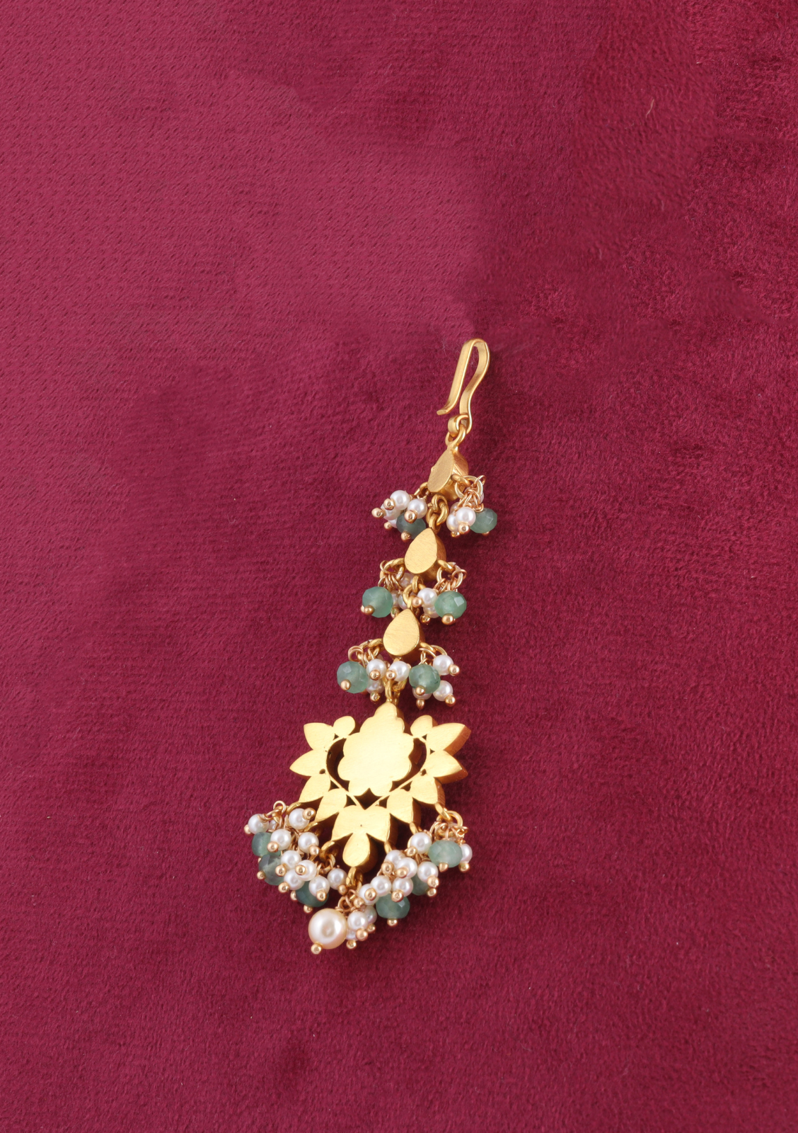 Elegant Designer Jadau Kundan Maangtikka with Pearls and Green Beads Hangings