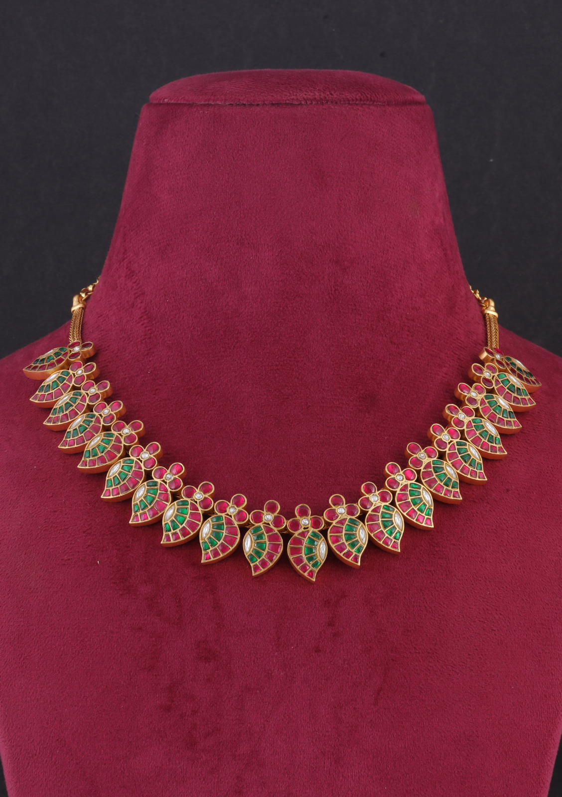 Luxurious Jadau Kundan Mango Short Necklace