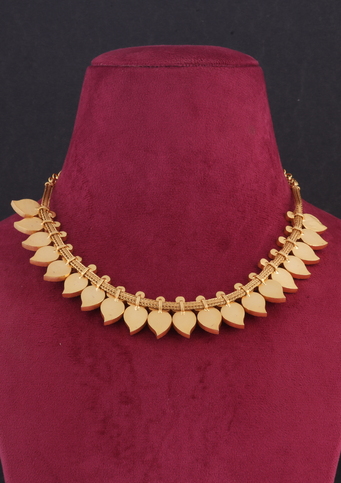 Luxurious Jadau Kundan Mango Short Necklace