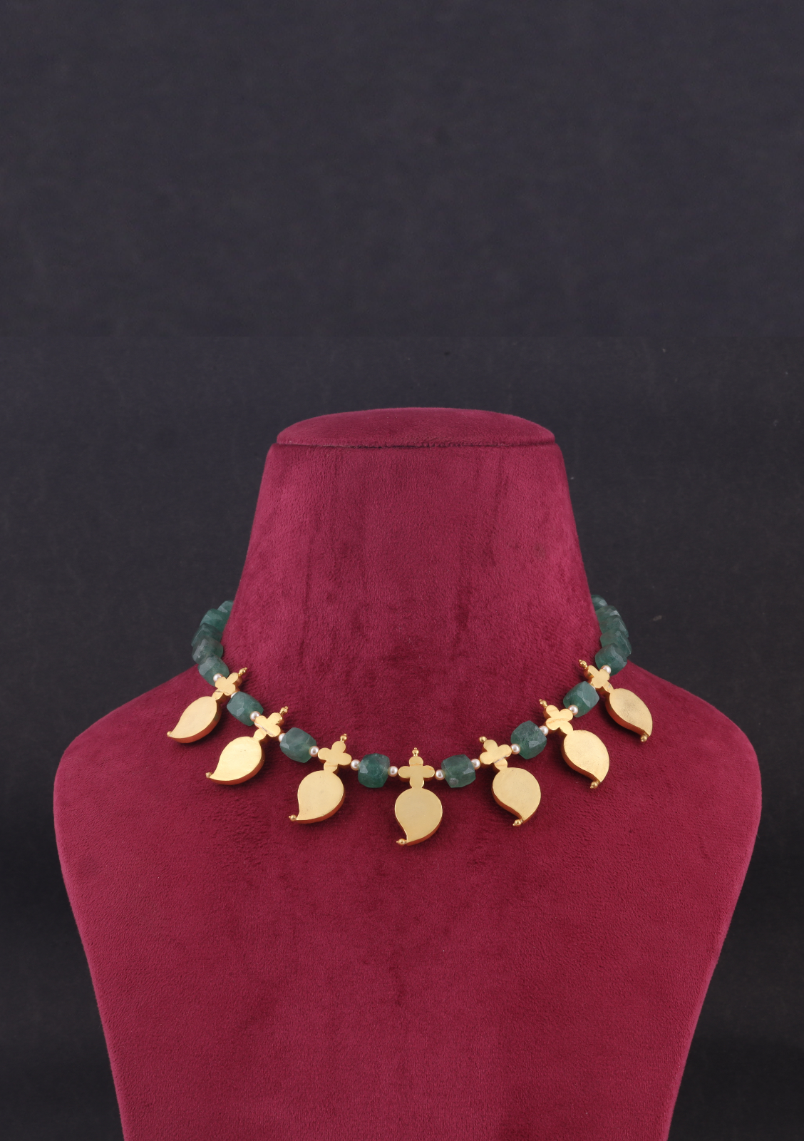 Classic Mango Jadau Kundan Short Necklace with Green Emerald Beads