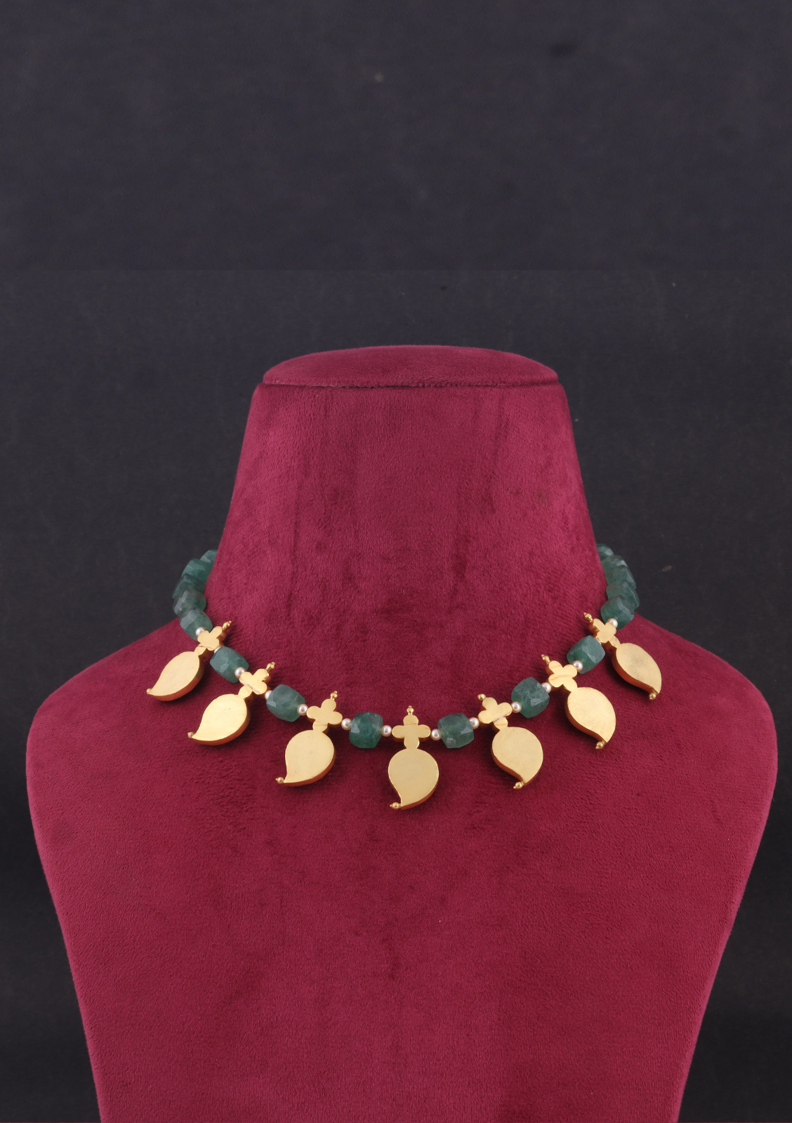 Classic Mango Jadau Kundan Short Necklace Earring Set with Green Emerald Beads