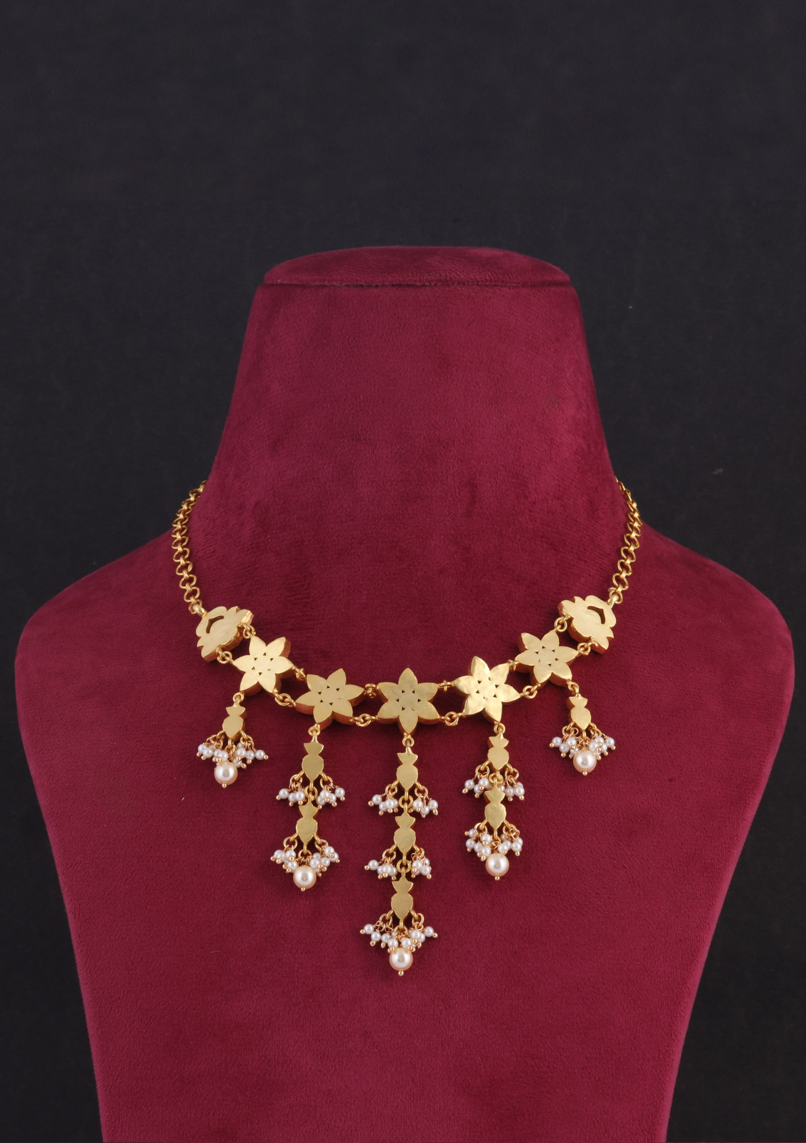 Graceful Jadau Kundan Short Choker Necklace Earring Set