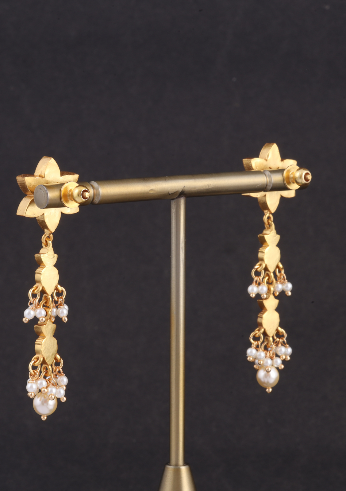 Graceful Jadau Kundan Short Choker Necklace Earring Set