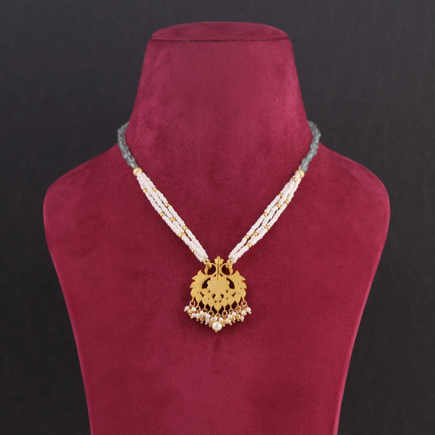 Simple and Elegant Jadau Kundan Necklace