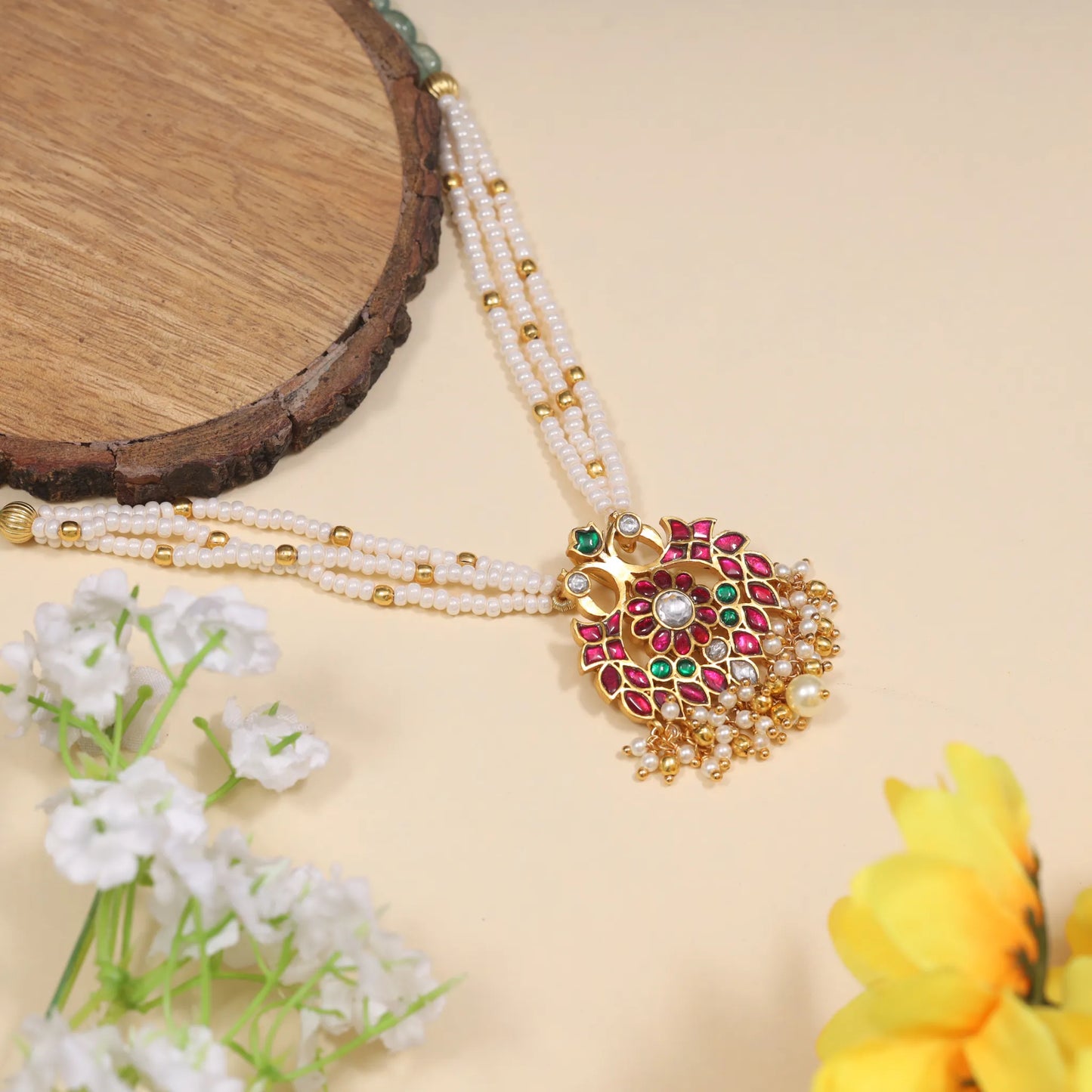 Simple and Elegant Jadau Kundan Necklace