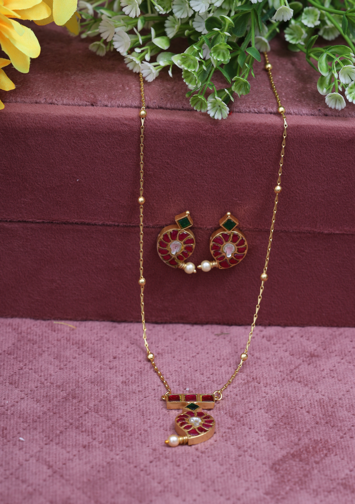 Izra Jadau Kundan Minimal Pendant Earring Set