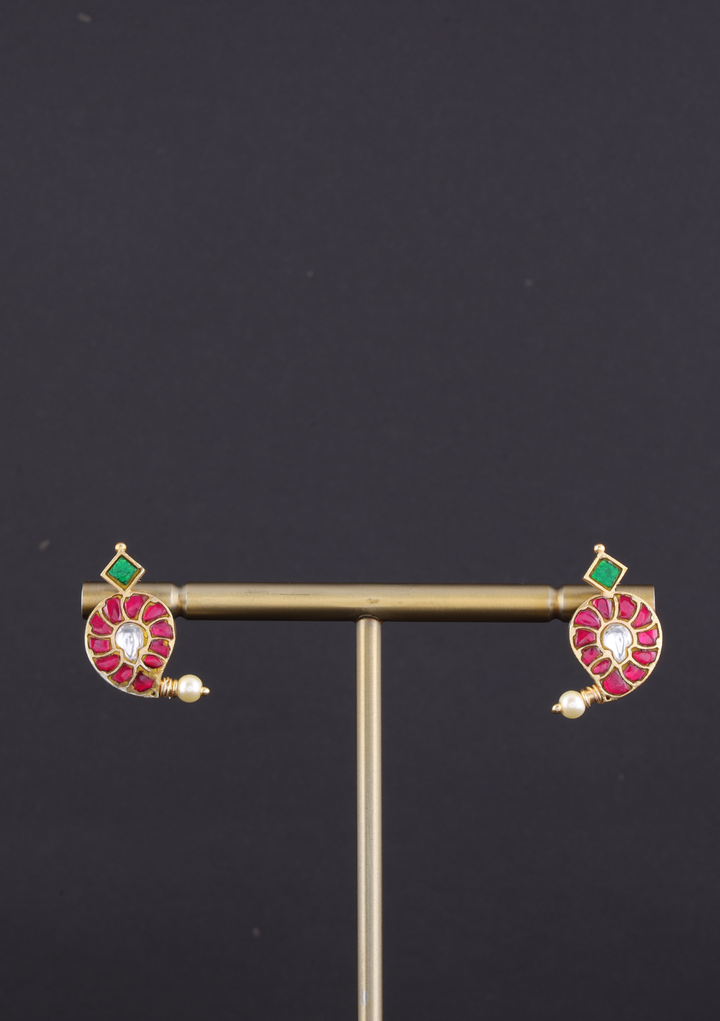 Izra Jadau Kundan Minimal Pendant Earring Set