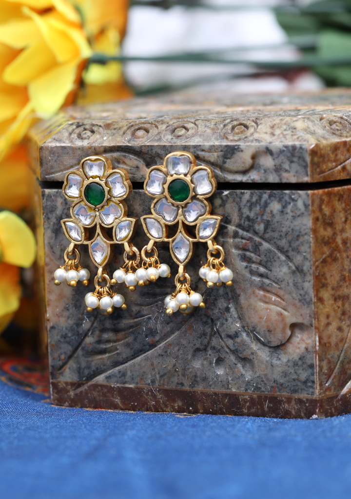 Safeda White Jadau Kundan Minimal Earrings