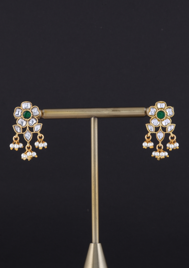 Safeda White Jadau Kundan Minimal Earrings