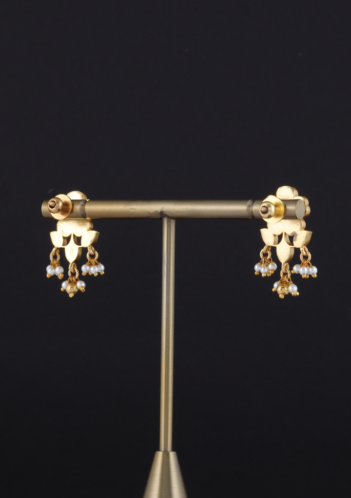 Safeda White Jadau Kundan Minimal Earrings
