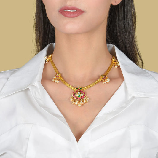 Elegant Jadau Kundan Short Necklace