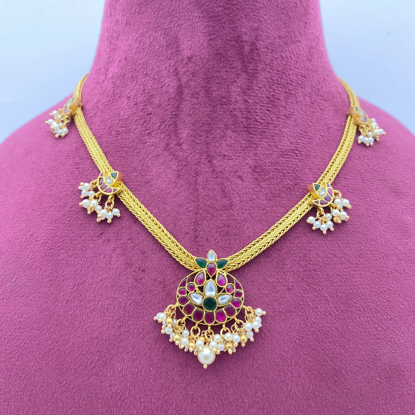 Elegant Jadau Kundan Short Necklace