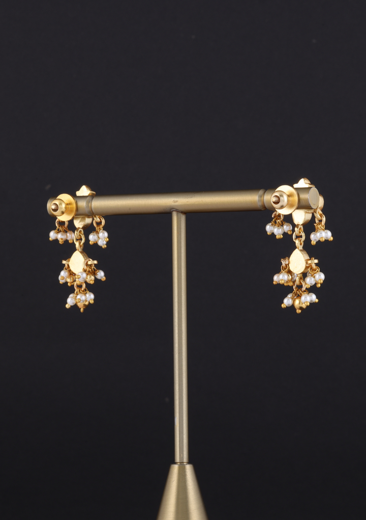 Gitika Jadau Kundan Minimal Cute Earrings