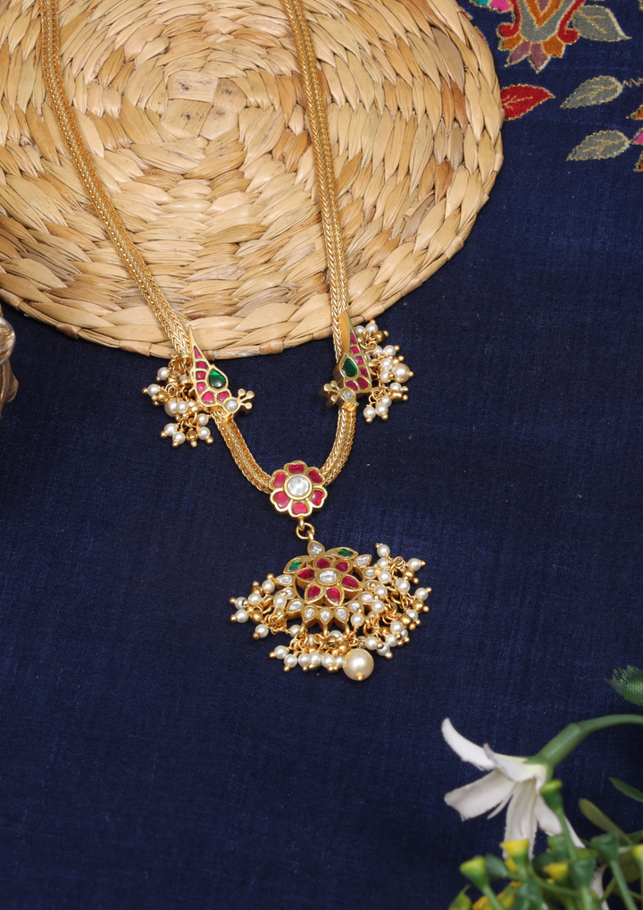 Rajeshwari Elegant Jadau Kundan Necklace