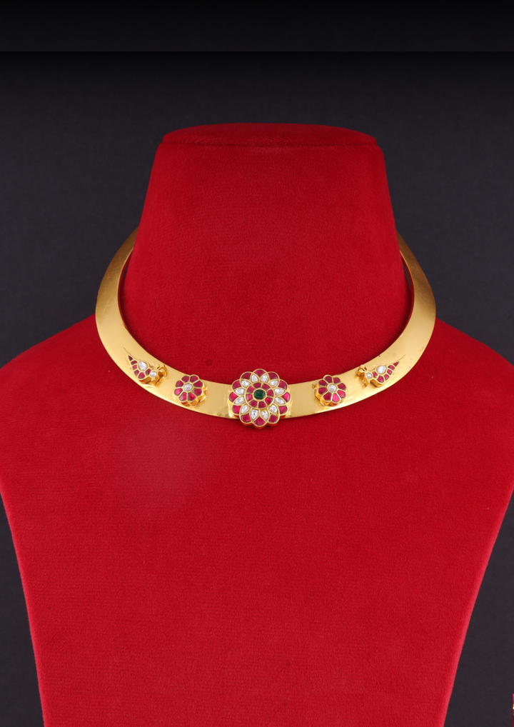 Mahotsavi Elegant Jadau Kundan Hasli Necklace