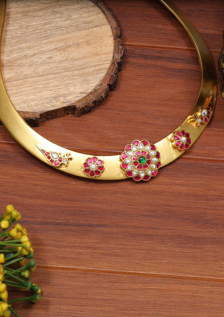 Mahotsavi Elegant Jadau Kundan Hasli Necklace