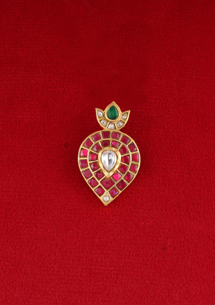 Zohaina Elegant Jadau Kundan Pendant