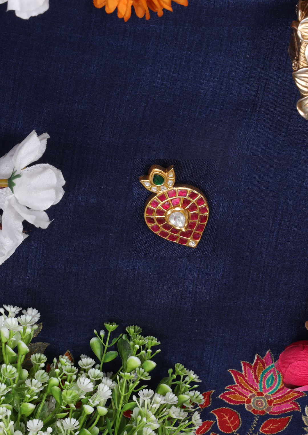 Zohaina Elegant Jadau Kundan Pendant