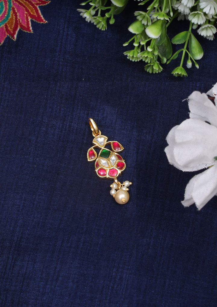 Anvika Jadau Kundan Pendant