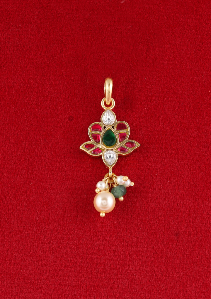 Devikaanshi Exquisite Jadau Kundan Pendant