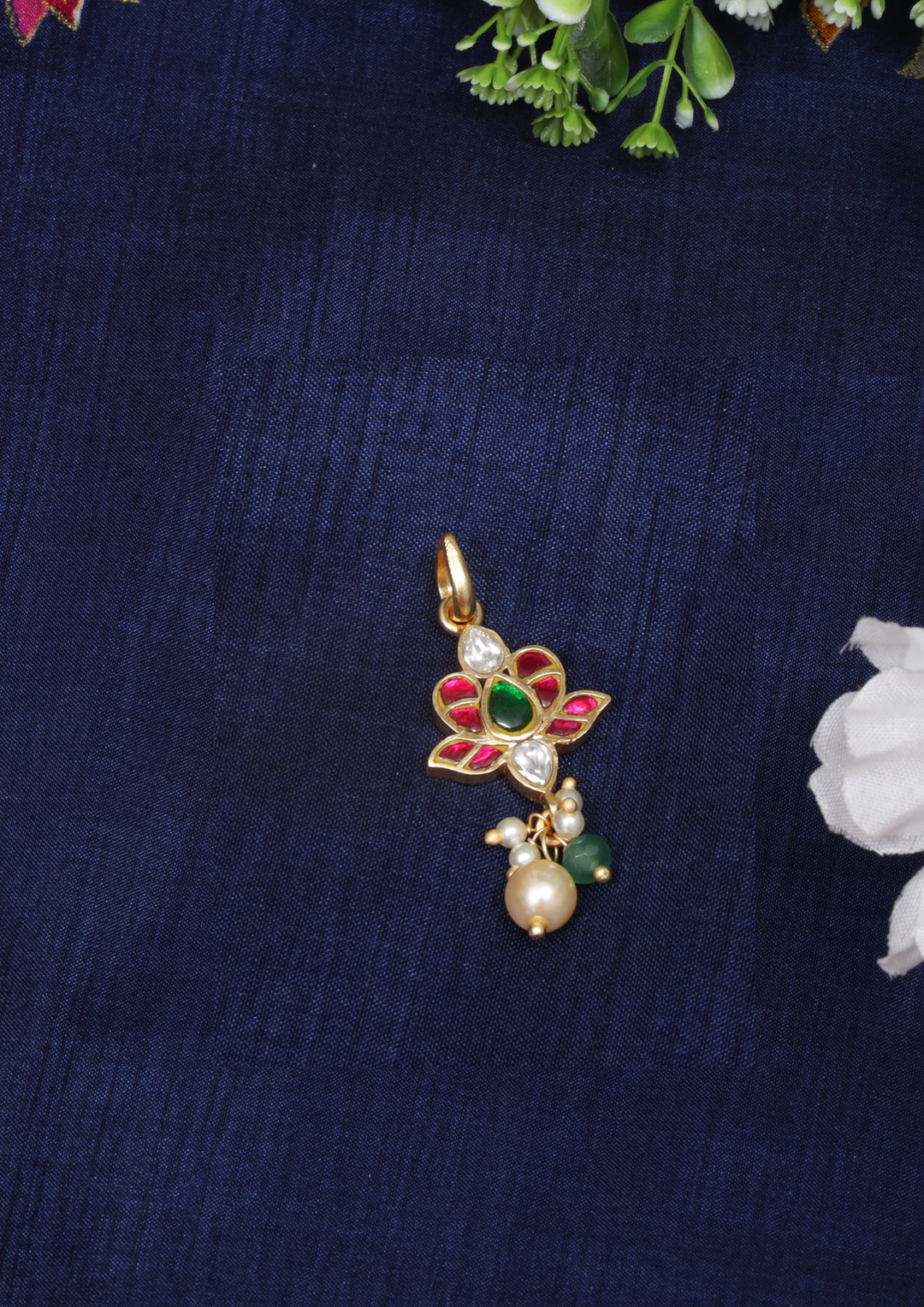 Devikaanshi Exquisite Jadau Kundan Pendant