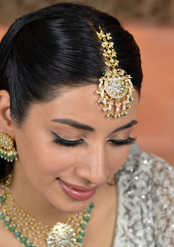 Anvika White Jadau Kundan Maangtikka