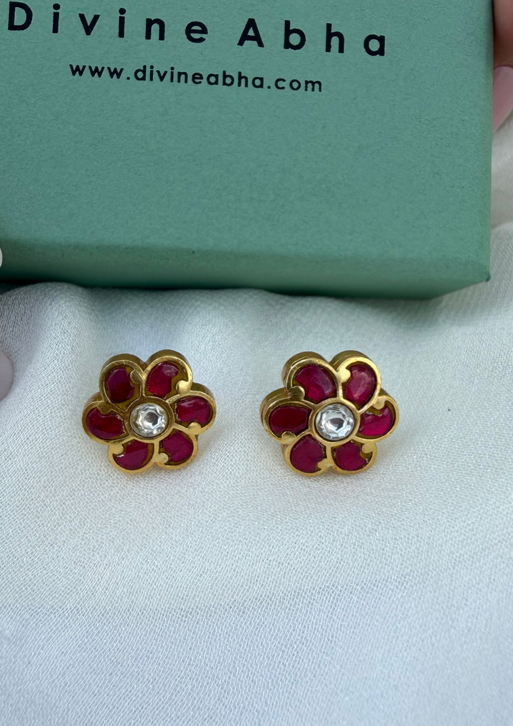 Neria Jadau Kundan Stud Earrings