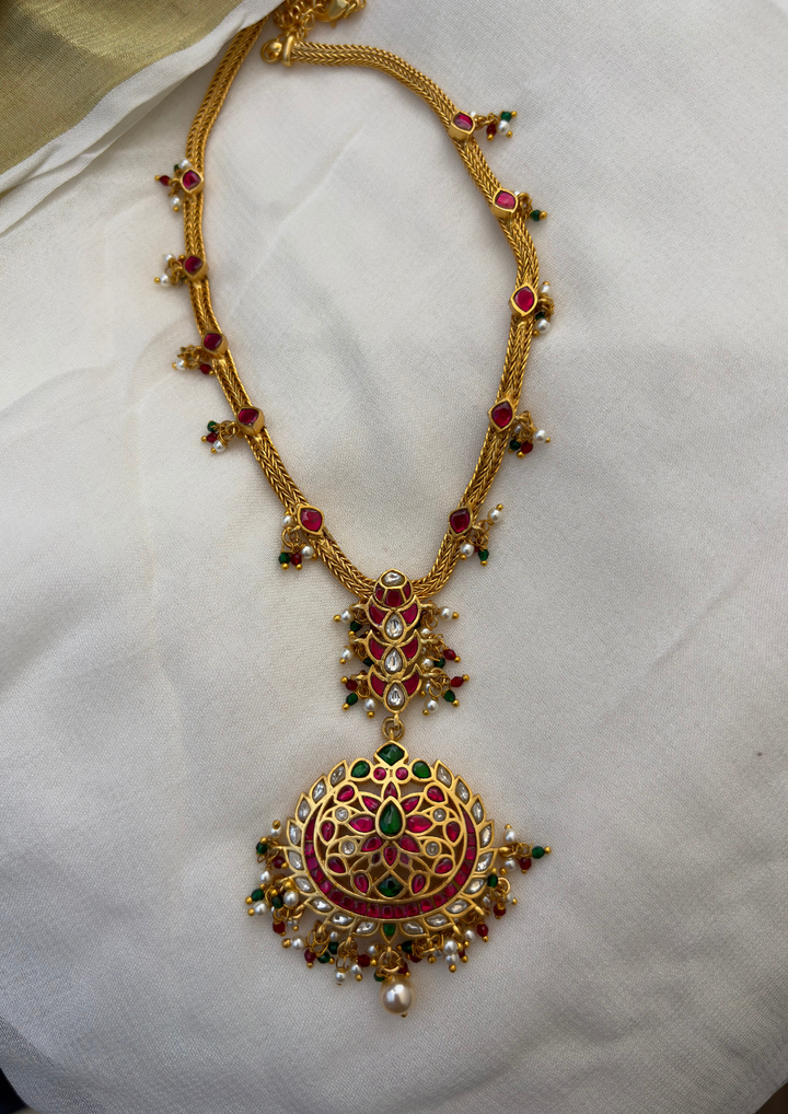 Avyani Jadau Kundan Necklace