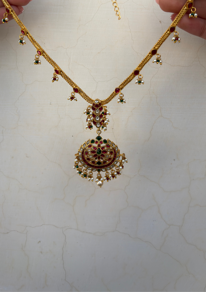 Avyani Jadau Kundan Necklace