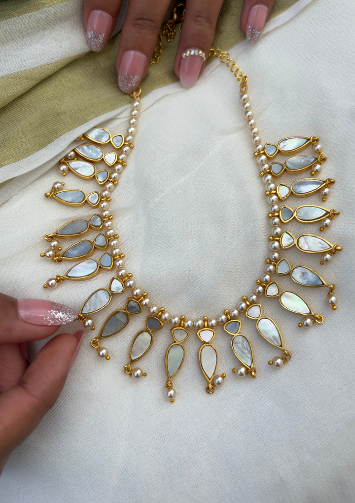 Lashkara Jadau Kundan Short Necklace