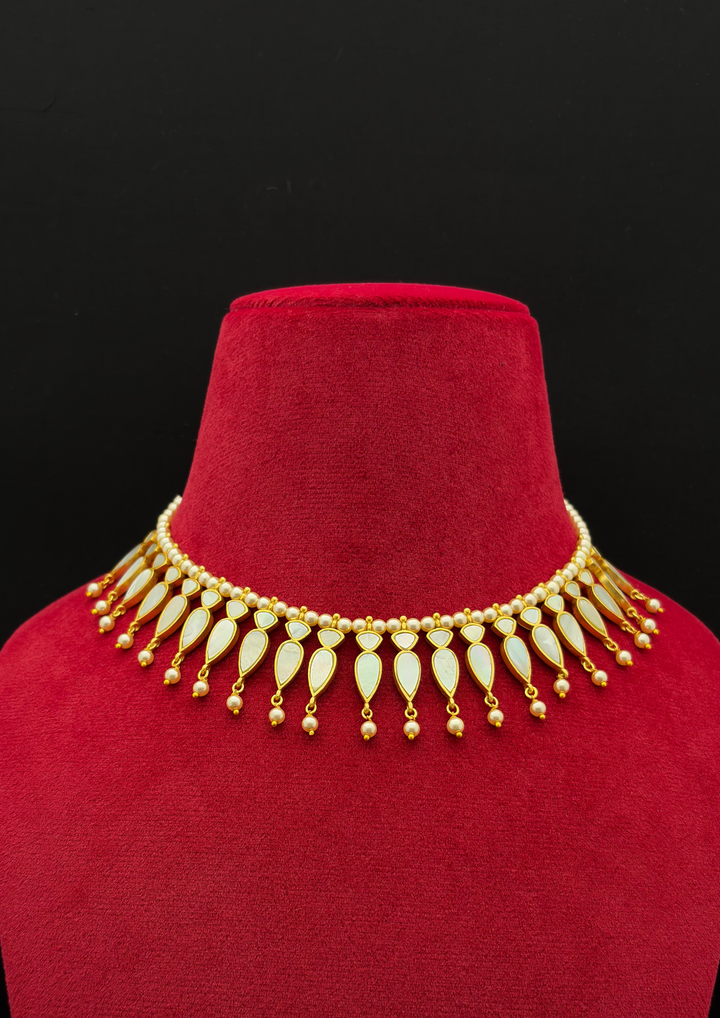 Lashkara Jadau Kundan Short Necklace