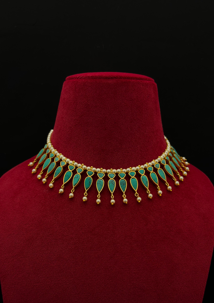 Lashkara Jadau Kundan Short Necklace