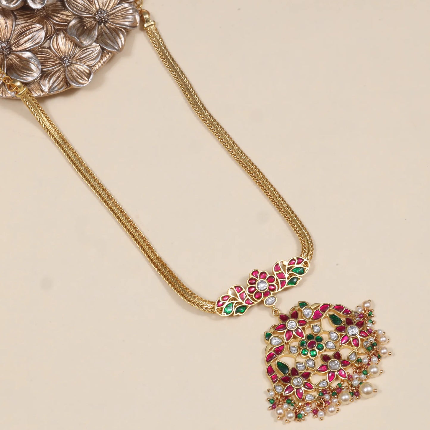 Graceful and Simple Jadau Kundan Necklace