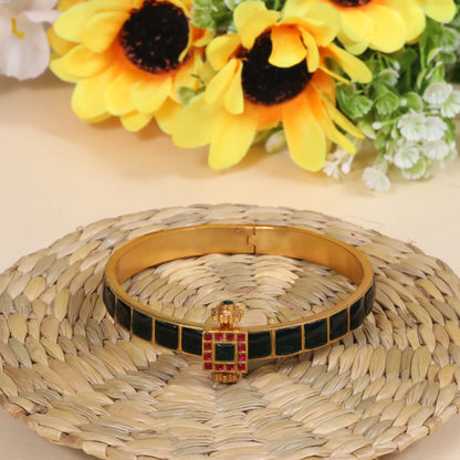 Simple and Elegant Jadau Kundan Openable Single Bangle