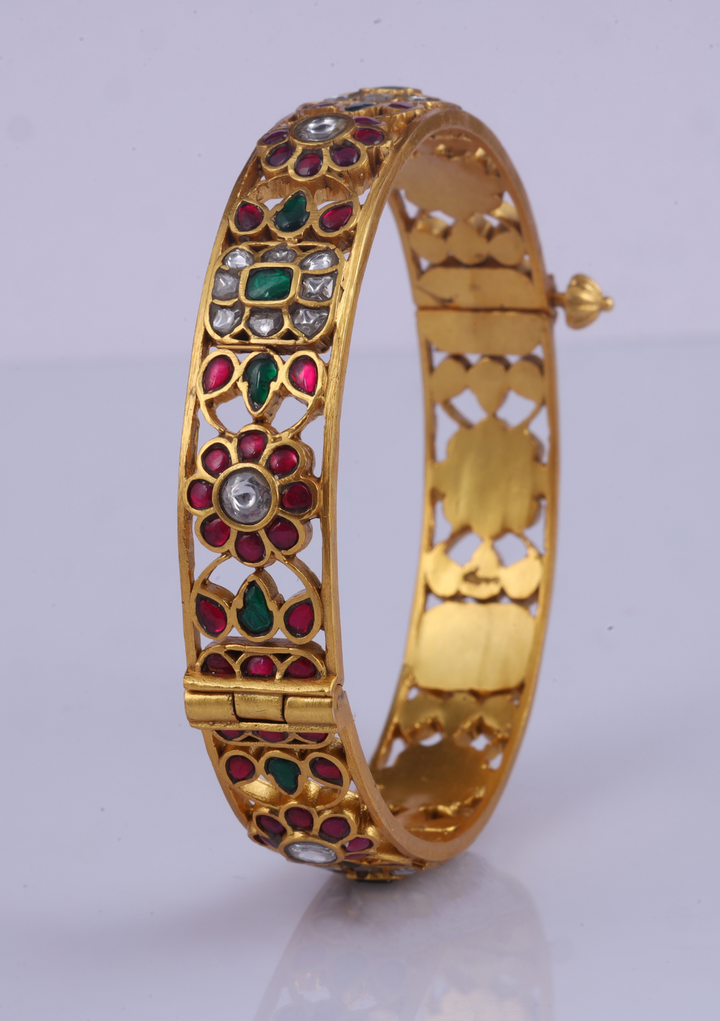 Beautiful Floral Pattern Jadau Kundan Openable Single Bangle