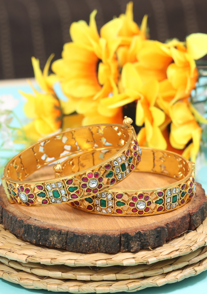 Beautiful Floral Pattern Jadau Kundan Openable Single Bangle
