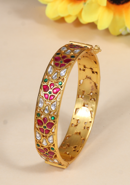 Pretty and Stylish Jadau Kundan Openable Single Bangle