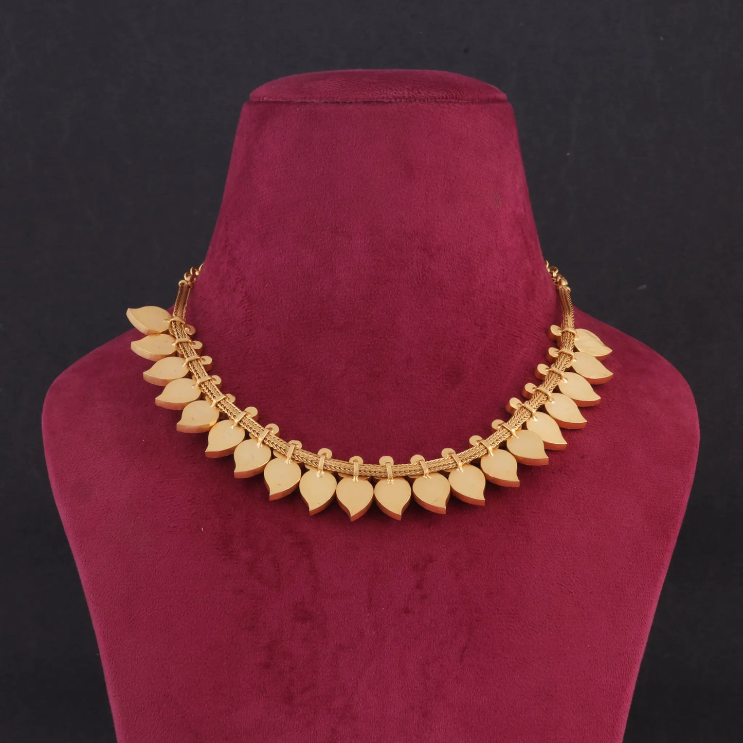 Luxurious Jadau Kundan Mango Short Necklace