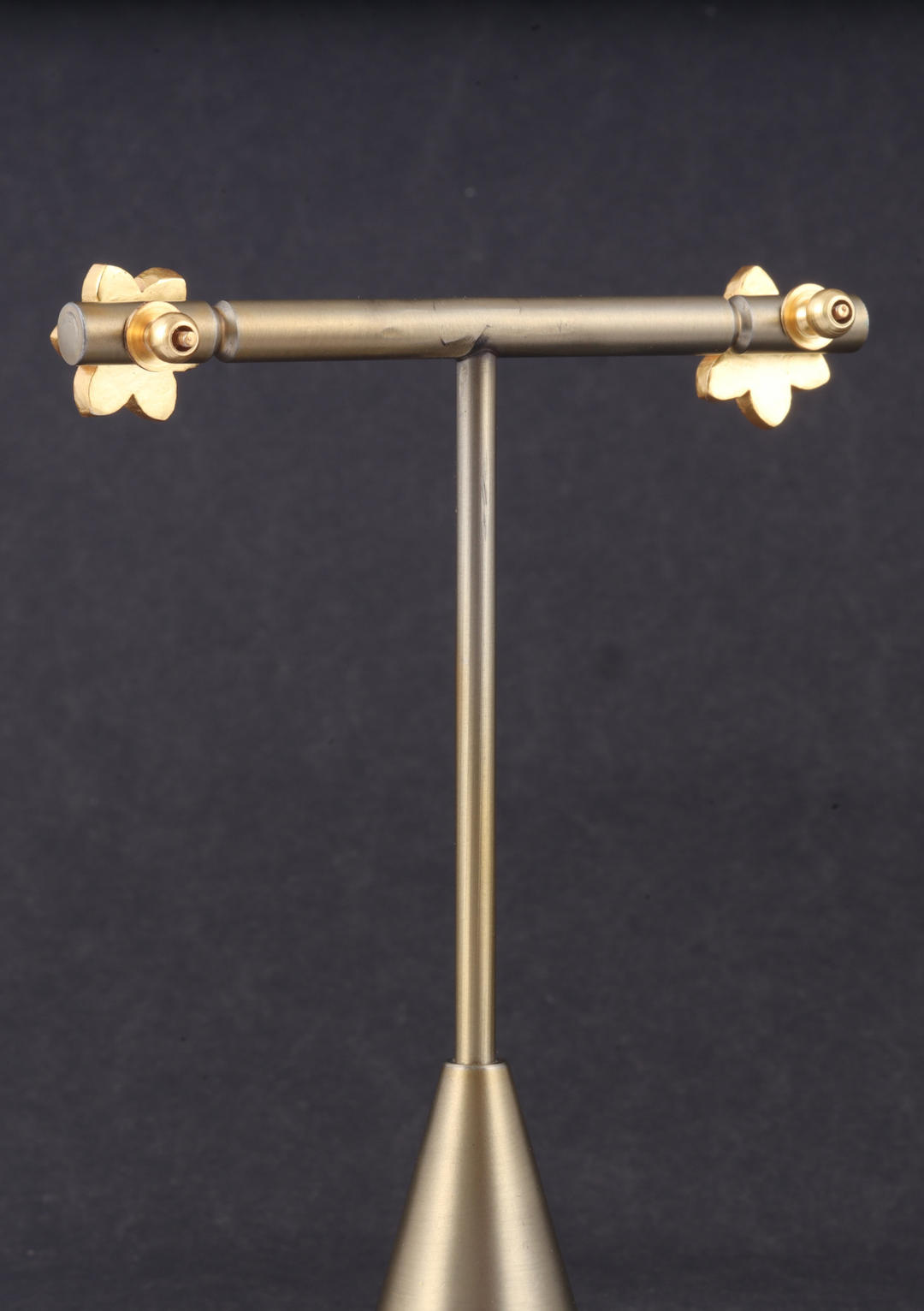 Simple and Elegant Floral Jadau Kundan Stud Earrings