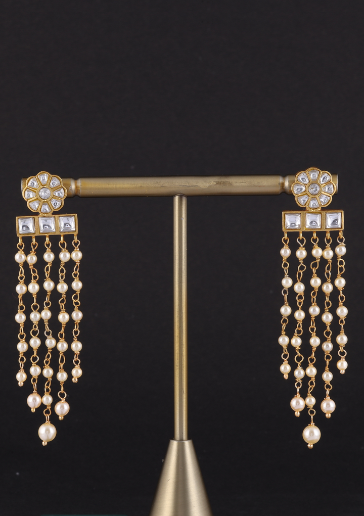 Mukta White Jadau Kundan Earring