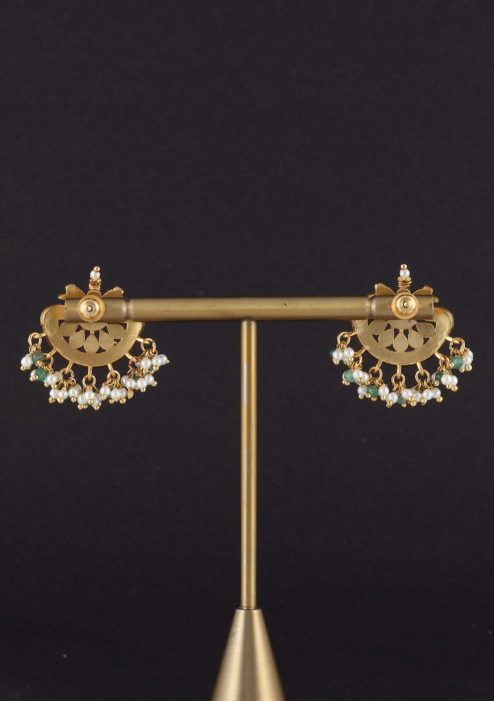 Akshita Jadau Kundan Elegant Stud Earring