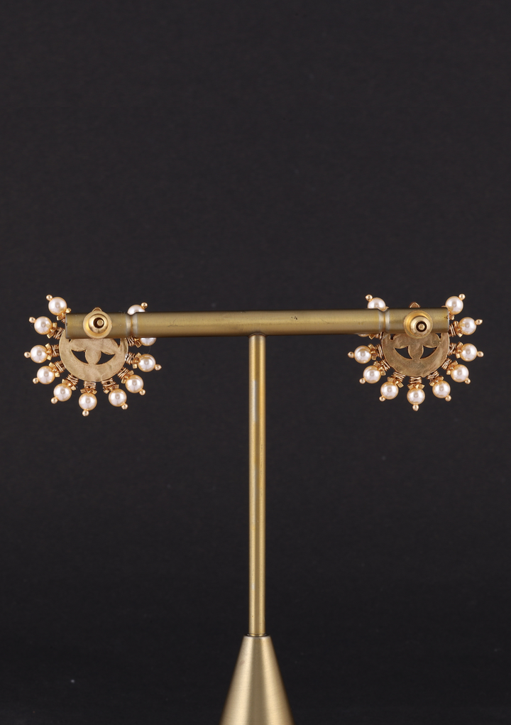 Urisha Jadau Kundan Stud Earring