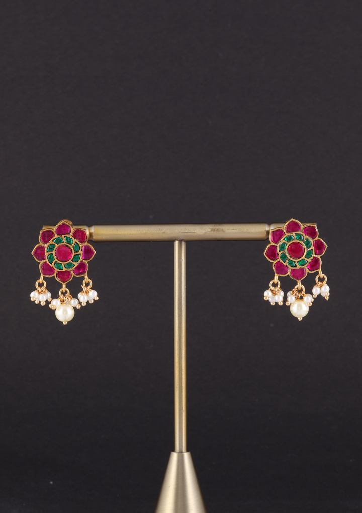 Vasundhara Jadau Kundan Floral Stud Earring