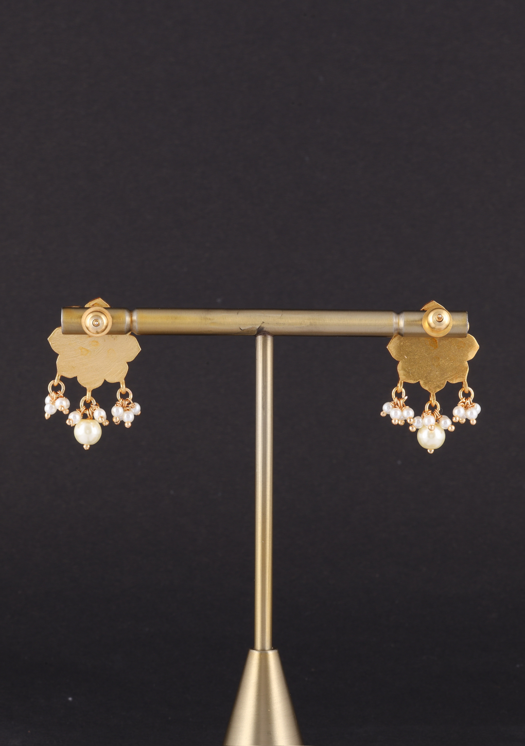 Vasundhara Jadau Kundan Floral Stud Earring
