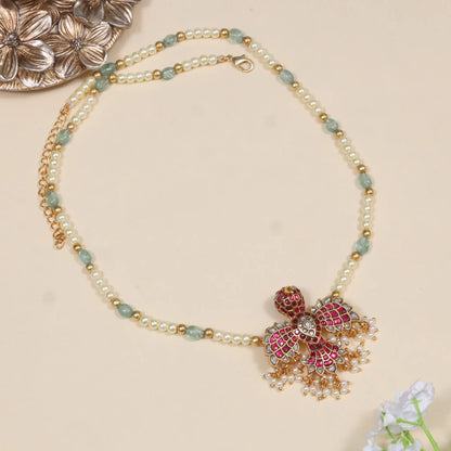 Graceful Jadau Kundan Neckace with Pearls and Green Emeral Beads