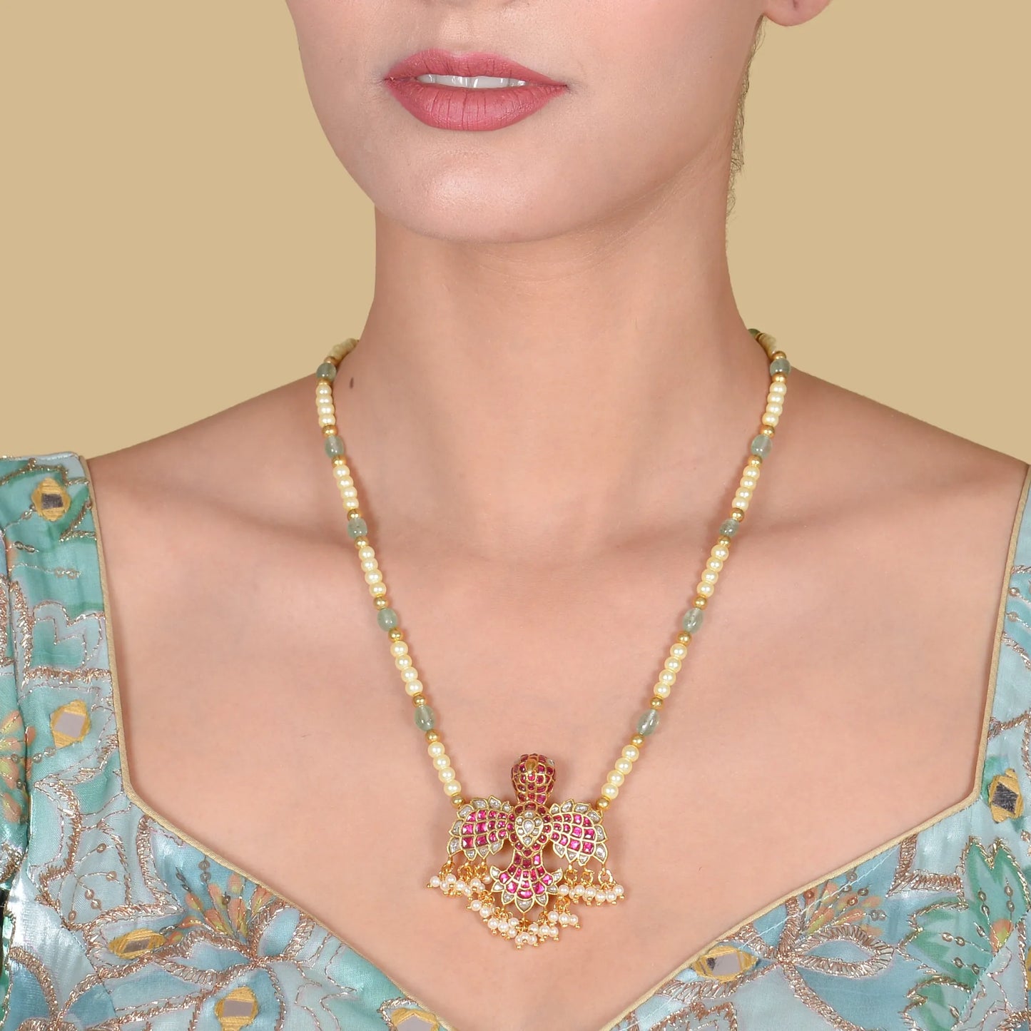 Graceful Jadau Kundan Neckace with Pearls and Green Emeral Beads