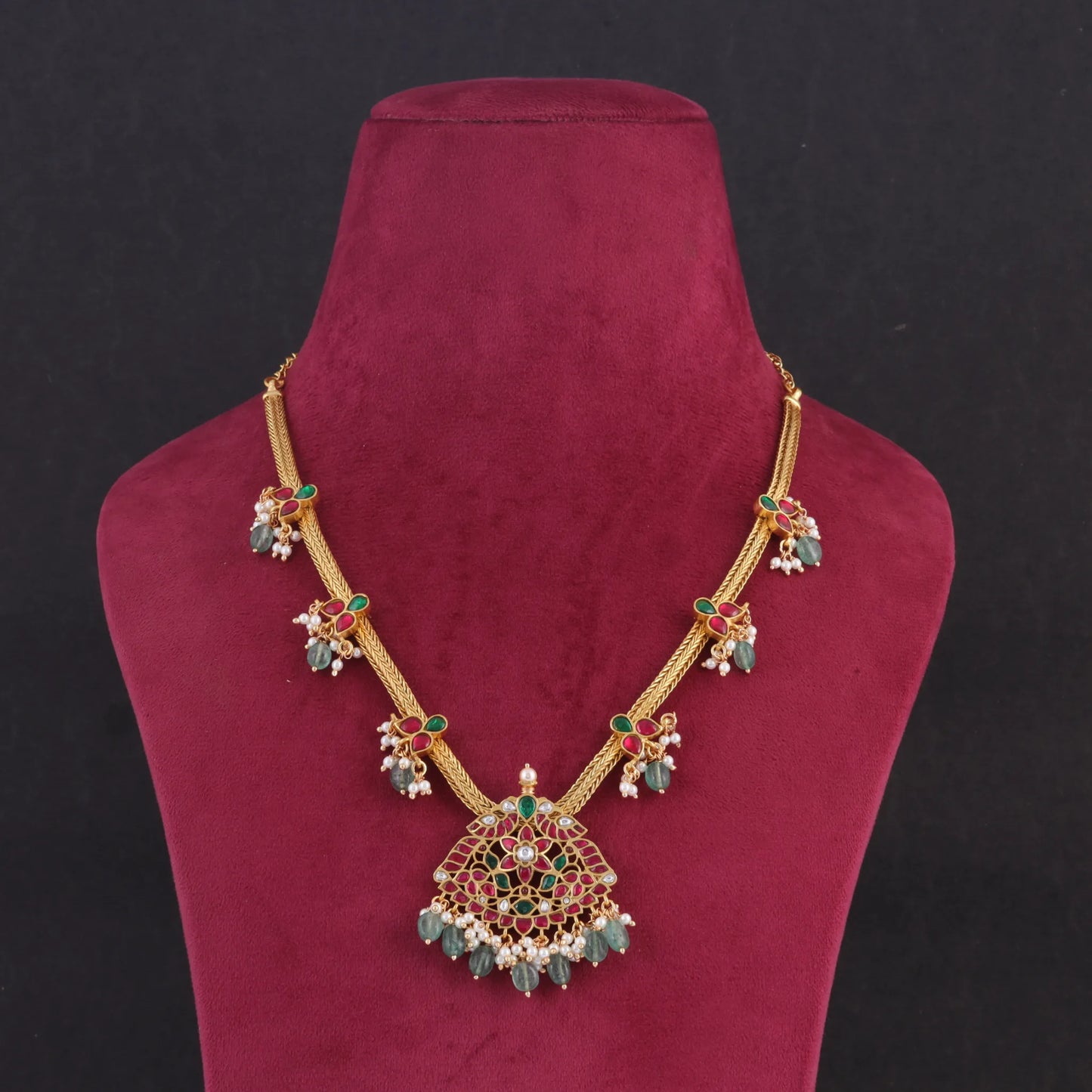 Elegant and Stylish Jadau Kundan Short Necklace with Green Emerald Beads and Pearls Hangings