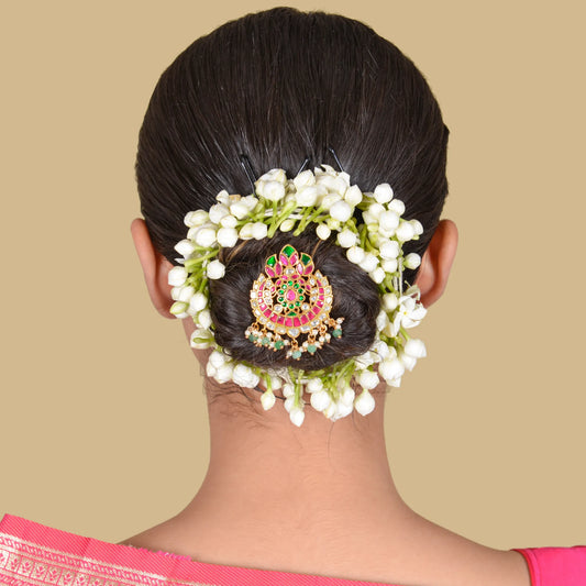 Beautiful Floral Motif Jadau Kundan Hair Pin With Pearl and Green Beads Hangings