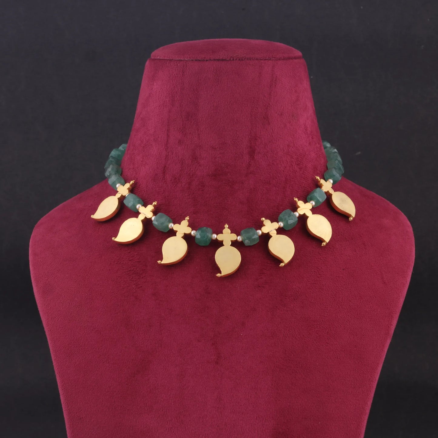 Classic Mango Jadau Kundan Short Necklace with Green Emerald Beads